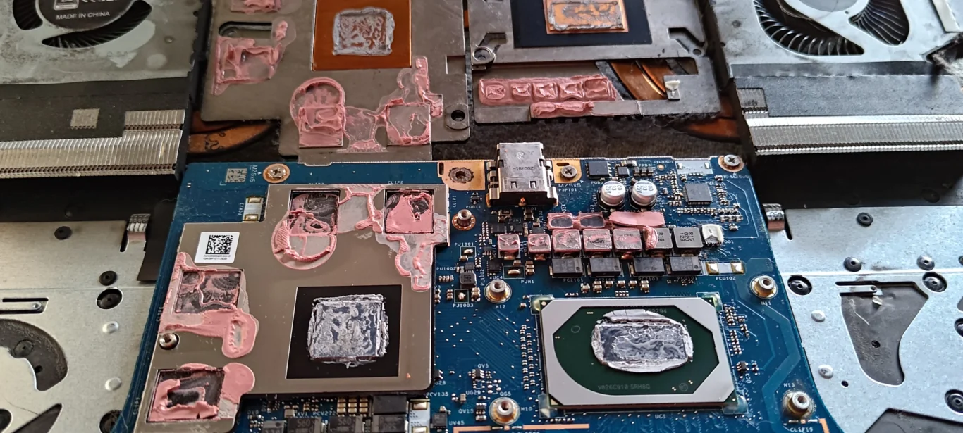 Acer Nitro 5 heat-pipe assembly lifted from processor and graphics chips