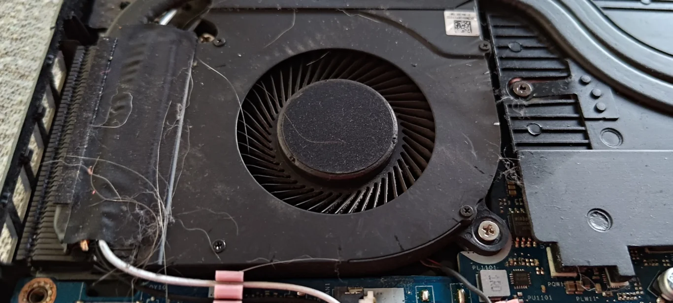Close view of Acer Nitro 5 second blower inside the case
