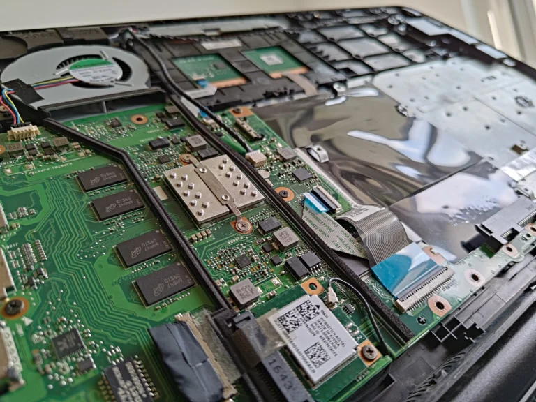 ASUS R517S motherboard with fan and flat ribbon cable connections