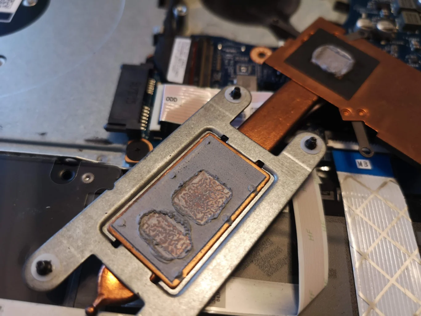 Lifted Dell Inspiron copper cooler with old thermal compound at chip plates