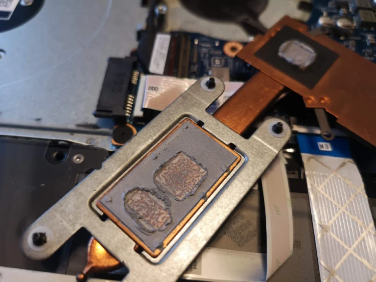 Lifted Dell Inspiron copper cooler with old thermal compound at chip plates