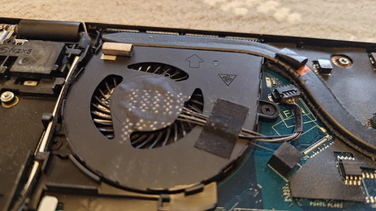 Dell Latitude blower and short heat pipe leading to rear outlet