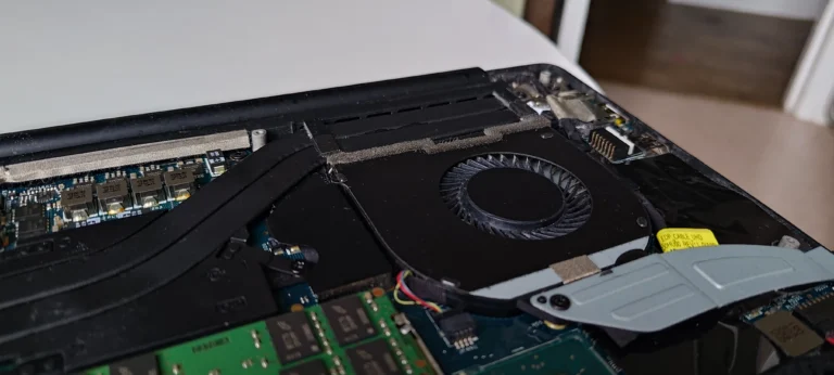 Close view of second Dell XPS blower and rear outlet