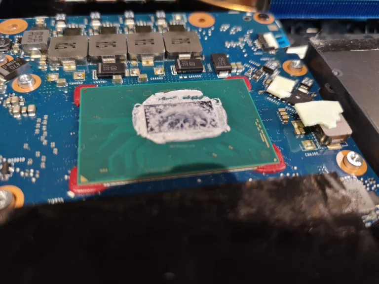 Old thermal compound on exposed chip inside Acer Predator Helios 300