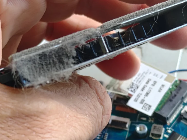 Thick lint layer blocking the HP 255 G7 heatsink fin outlet