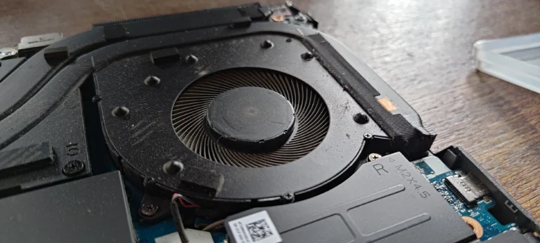 Close view of one Legion 5 Pro 16ITH6H cooling fan