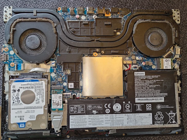 Opened Legion Y530-15ICH with two fans, heat pipes and battery