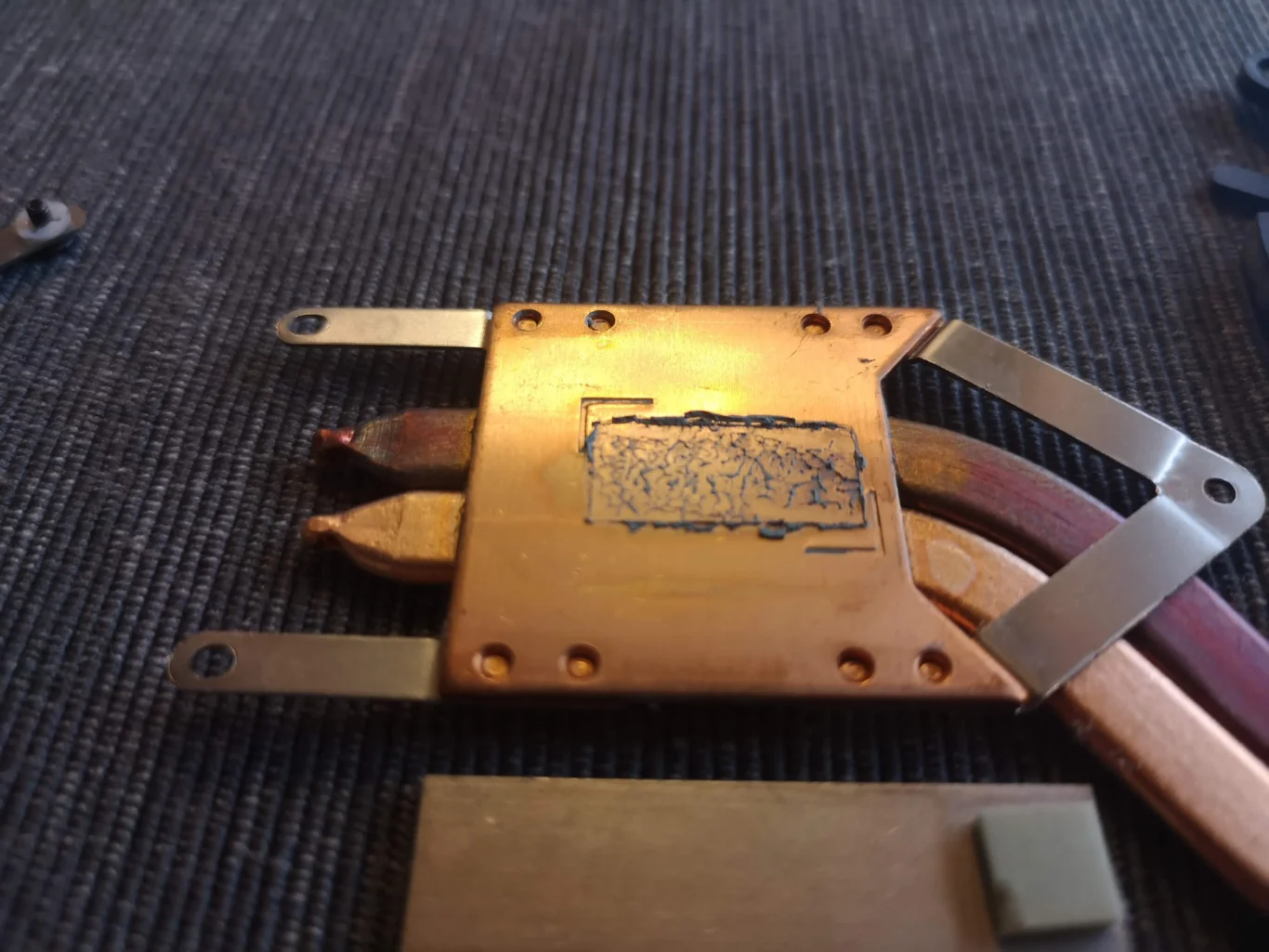 Lifted MSI GF63 copper cooler showing old thermal interface material