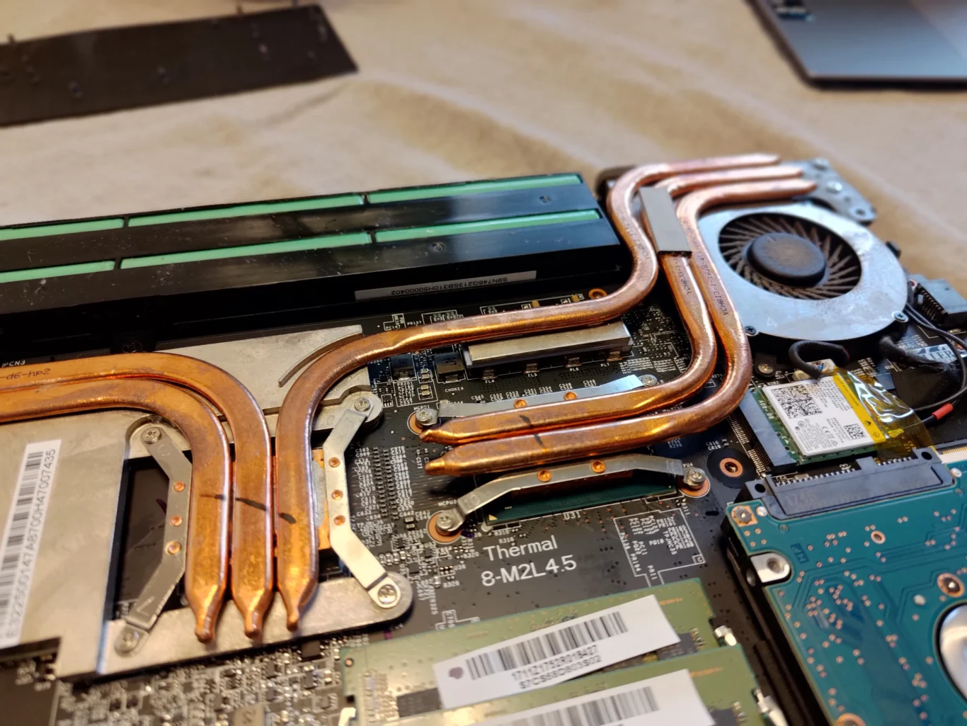 MSI GP72M 7REX twin-fan cooling layout and copper heat pipes inside laptop