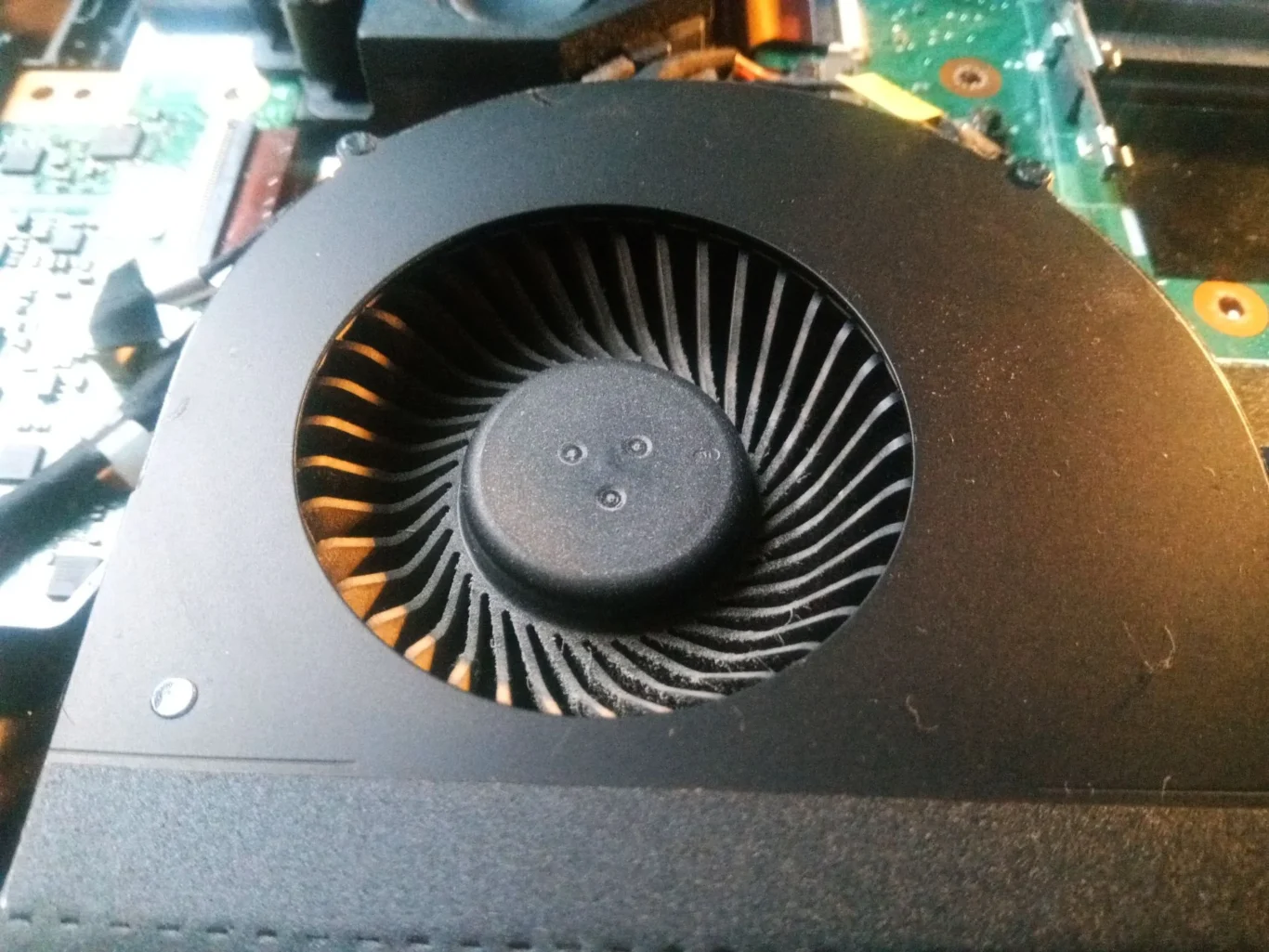 Close view of a Predator 17 X radial cooling fan wheel