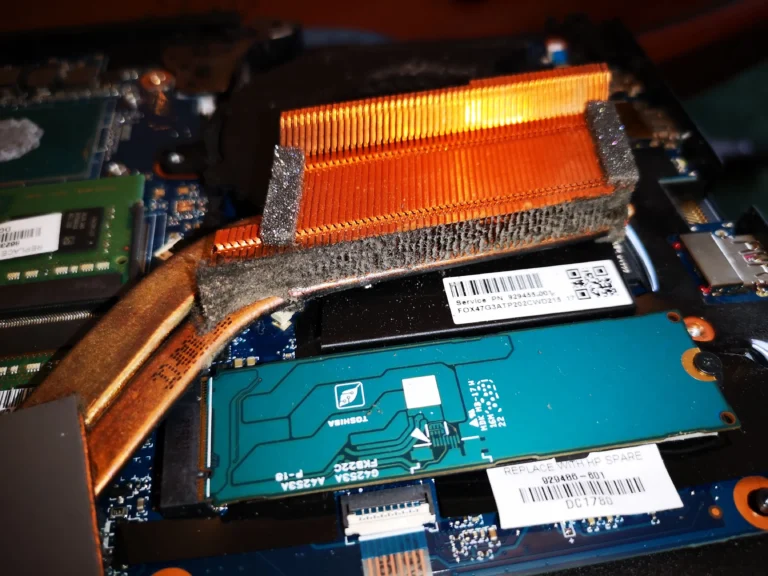 Felt-like dust line across copper heatsink fin outlet of Razer gaming laptop