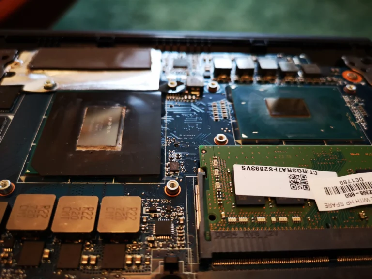 Close view of Razer laptop chip contact areas during heatsink cleaning