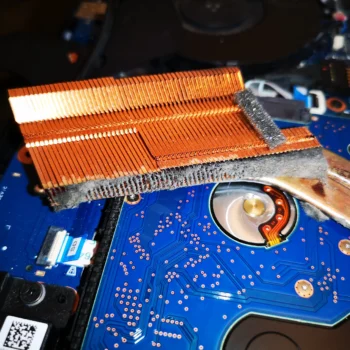 Lint strip blocking the edge of copper heatsink fins in a Razer gaming laptop