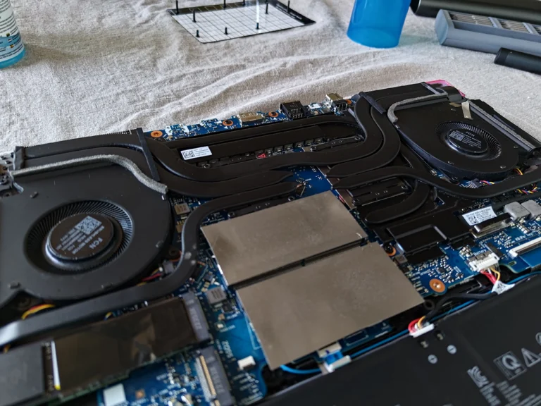 ROG Strix G513RW interior with both fan inlets clear and cooler seated